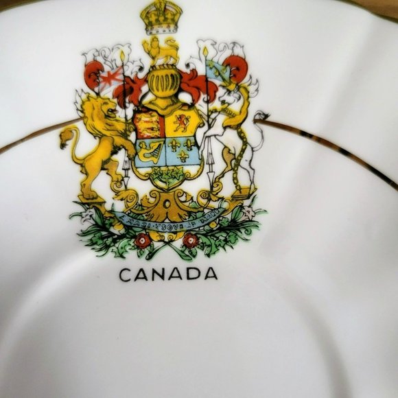 Vintage Royal Adderley Arms of Canada Teacup & Saucer Gold Trim Canadian Crest - Picture 4 of 9